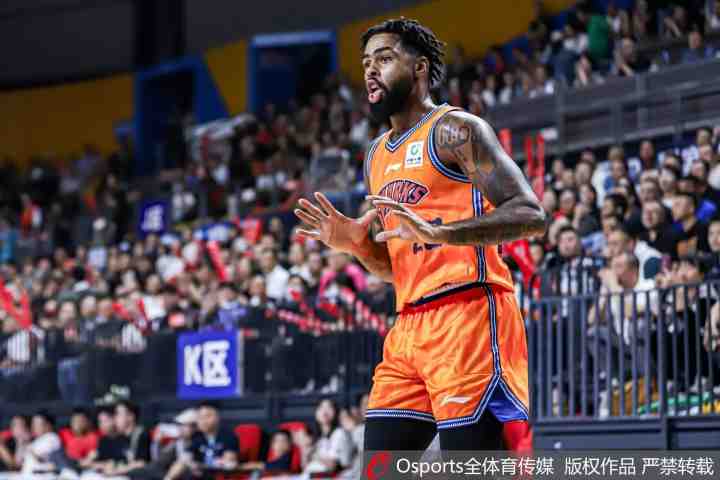 还在适应节奏！拉塞尔首节出战6分钟 5中1拿到4分1抢断